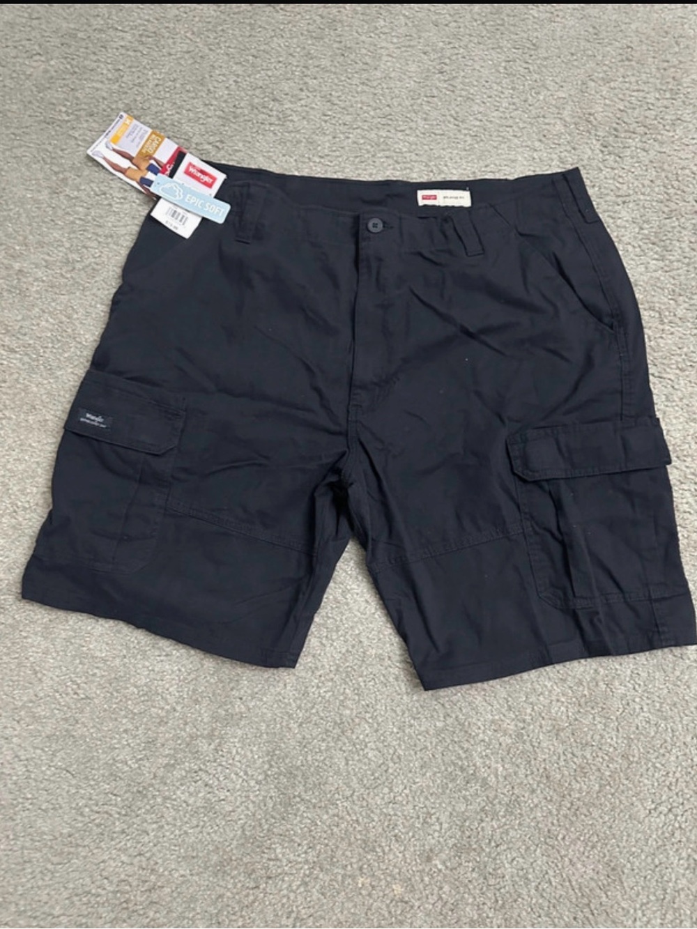 Wrangler Men’s Black Relaxed-Fit Cargo Shorts Size 40 NWT